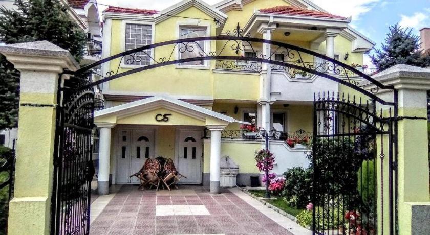 Villa Kraljevski Kumanovo Buitenkant foto